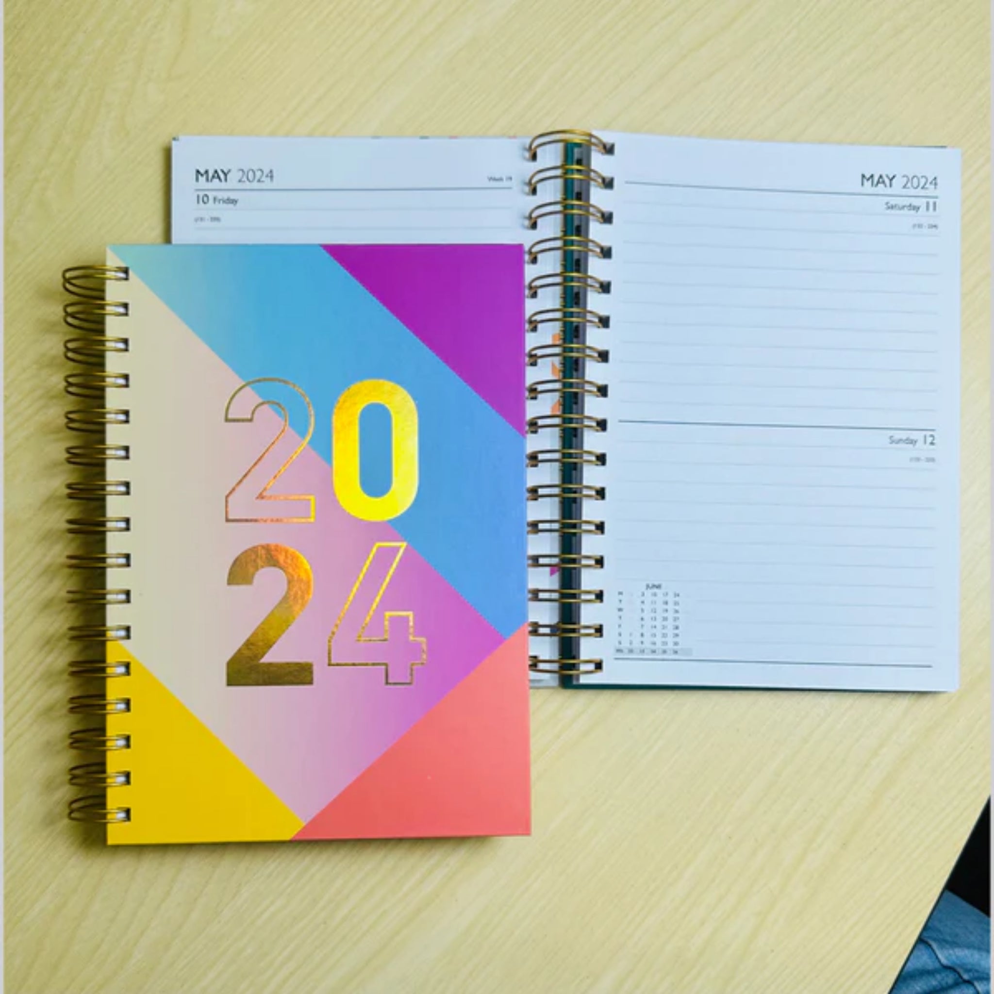Beclen Harp 2024 A5 Day A Page/Day to View/DAP Daily Planner Executive Desk Diary With Metal Spiral Bonding/Wiro