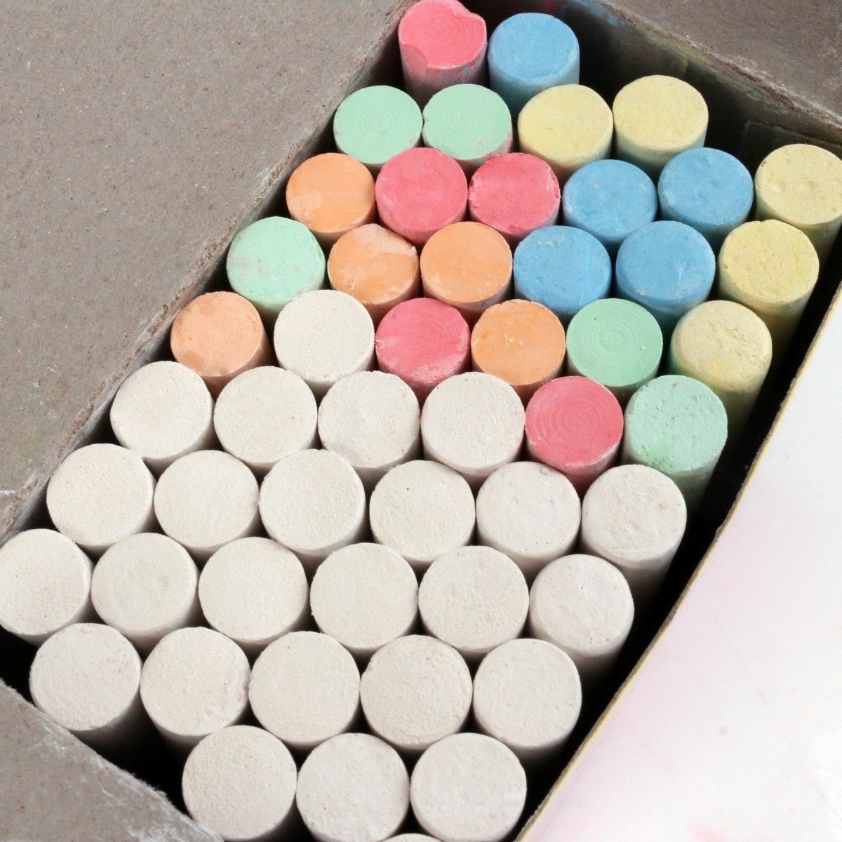Beclen Harp 50 x COLOURED CHALK STICKS Blackboard Pavement Kids Children's Art Craft Colour