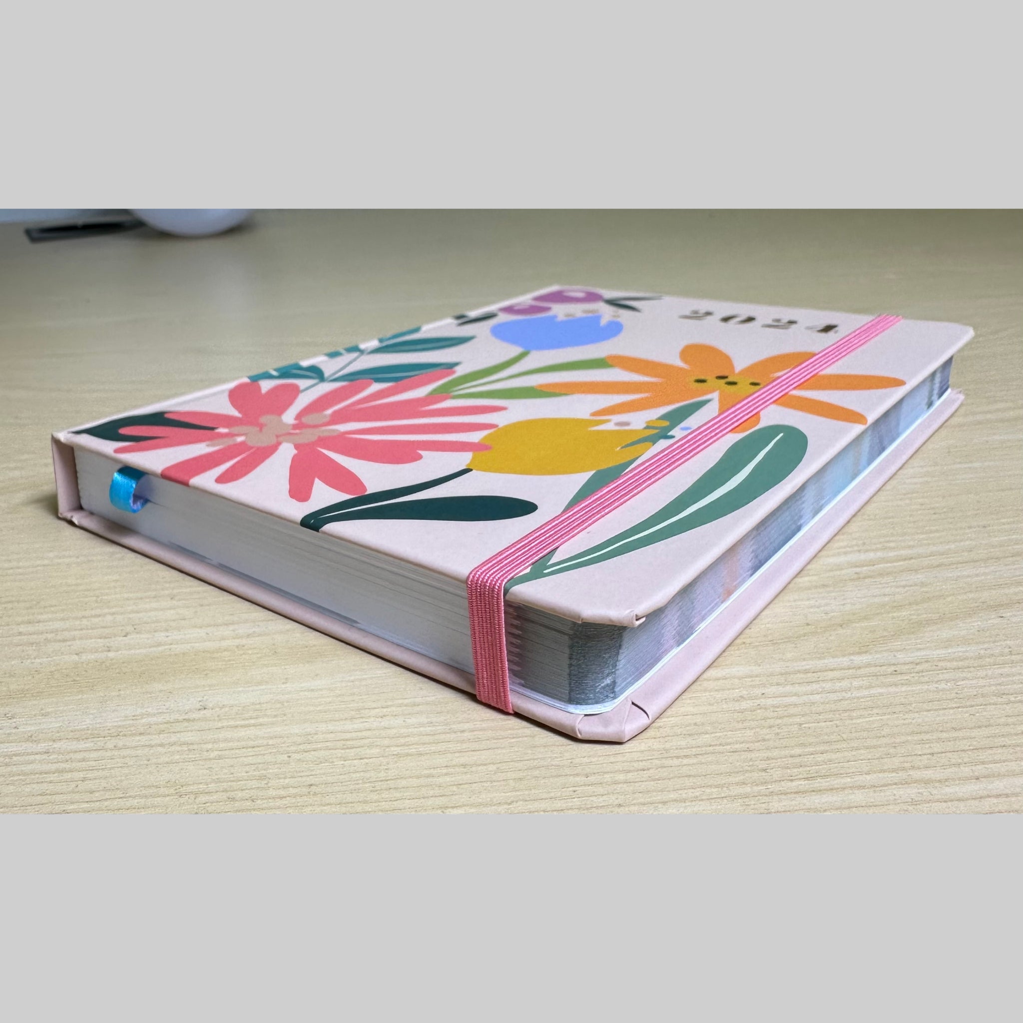 Beclen Harp 2024 A5 Day A Page/ DAP/ Day To View Daily Planner Gold Foil Effect Floral Print Diary with Elastic Closure and Hard Cover