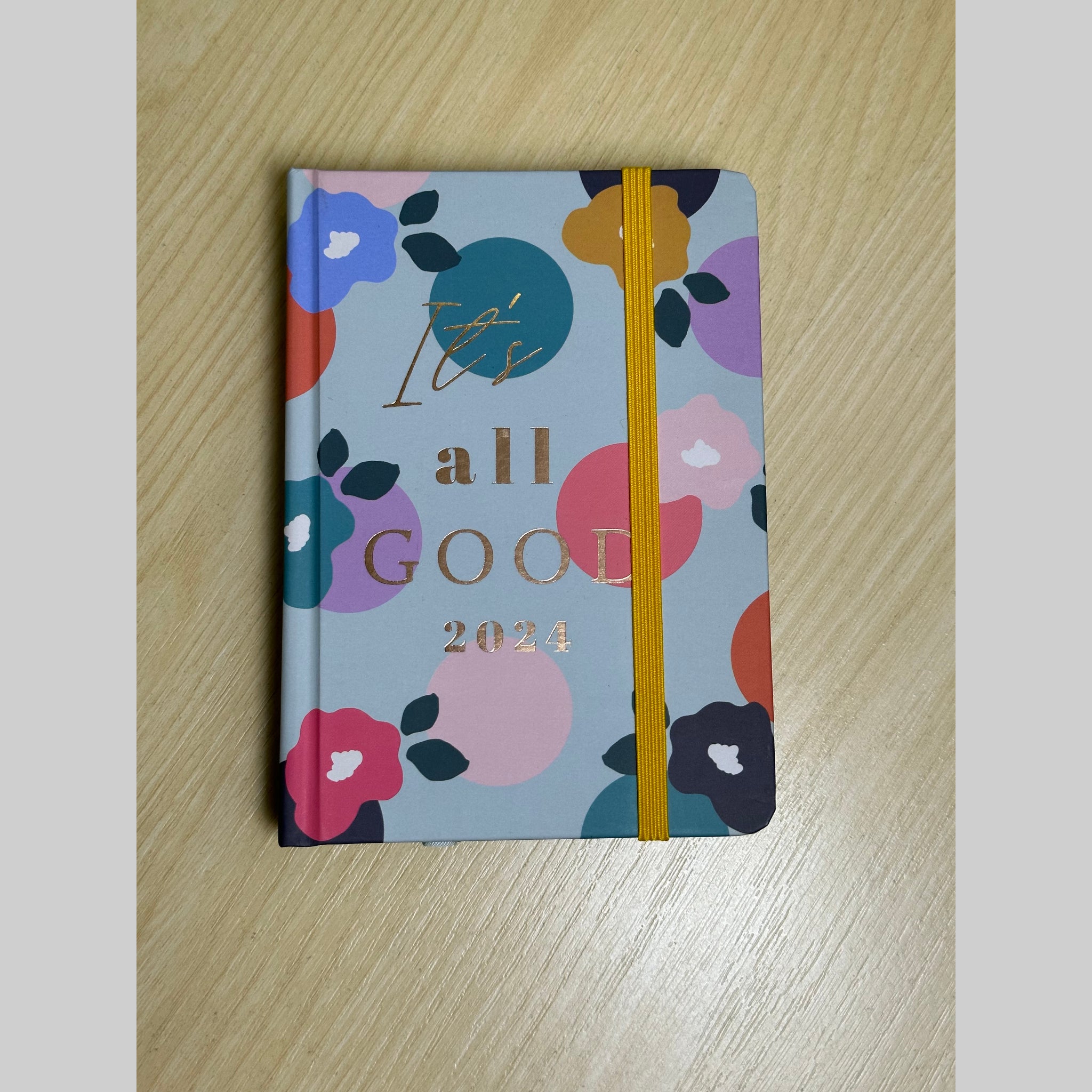 Beclen Harp 2024 Day a Page/DAP/Day To View/Day A View Foil Effect Luxe Floral A6 Diary With Elastic Closure and Hard Cover