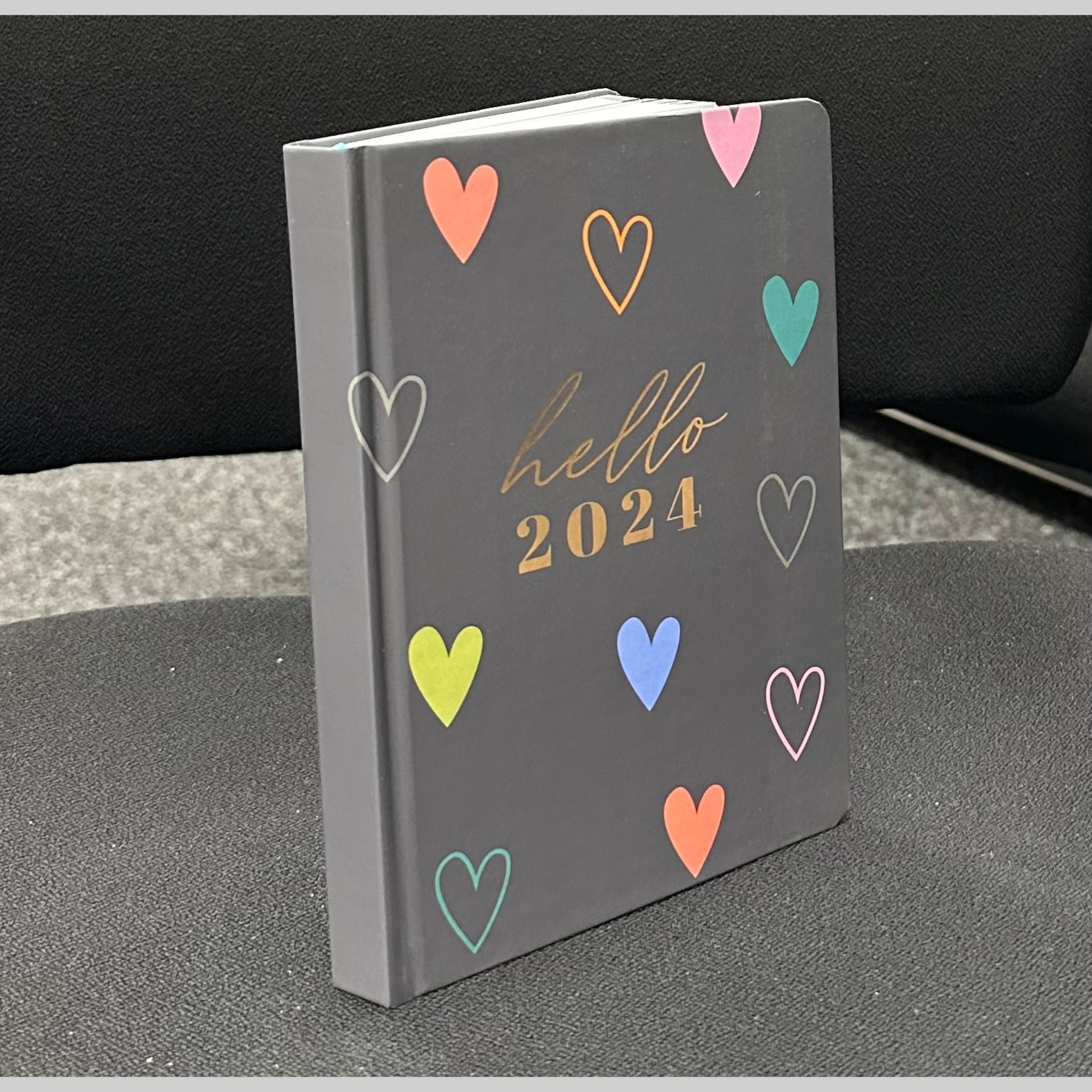 Beclen Harp 2024 Day A Page/Day to View/DAP/Day a View Daily Planner A5 Foil Effect Luxe Heart Diary with Elastic Closure and Hard Cover