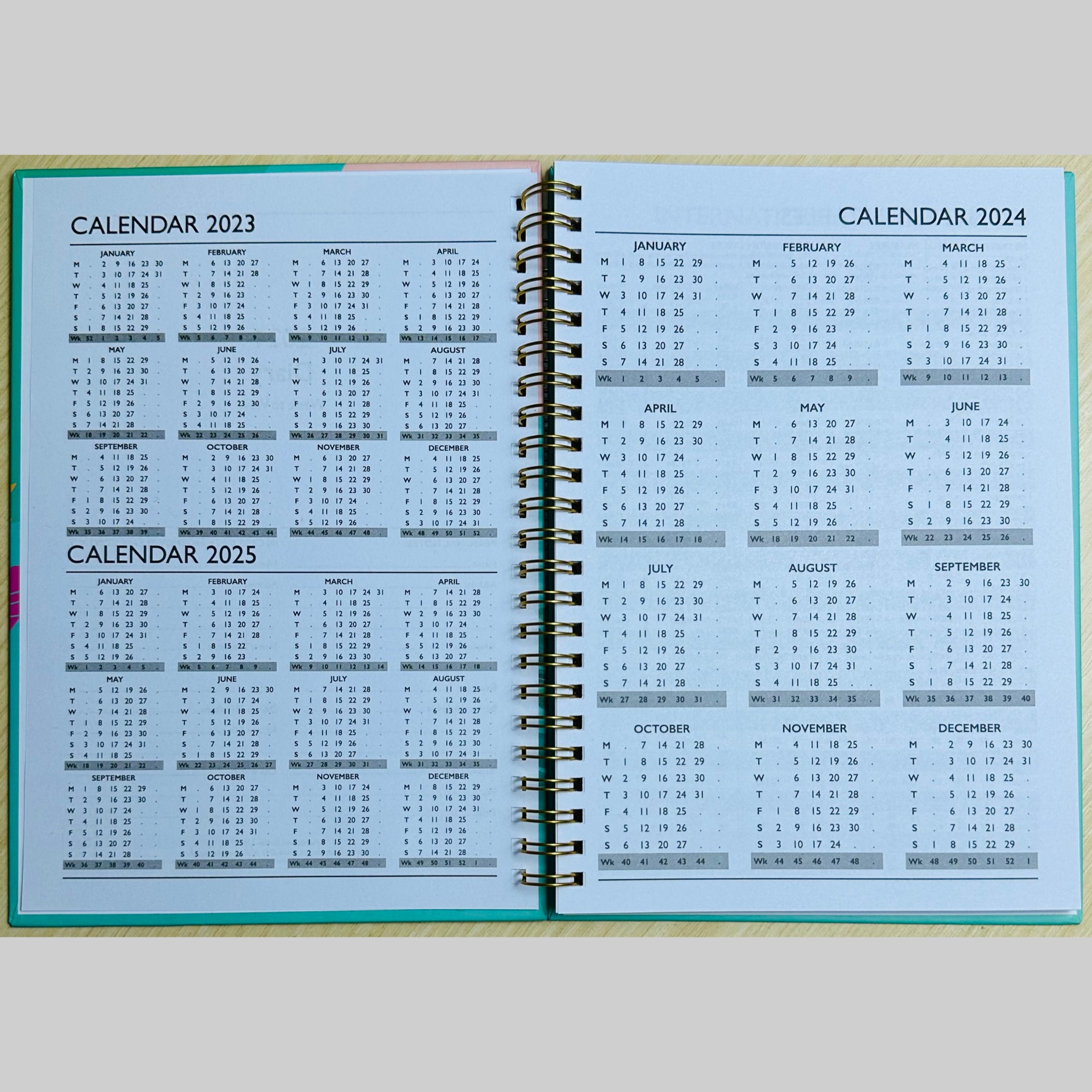 Beclen Harp 2024 Week To View/WTV Personal Executive A5 Diary With Tropical Print and Spiral Bonding/Wiro