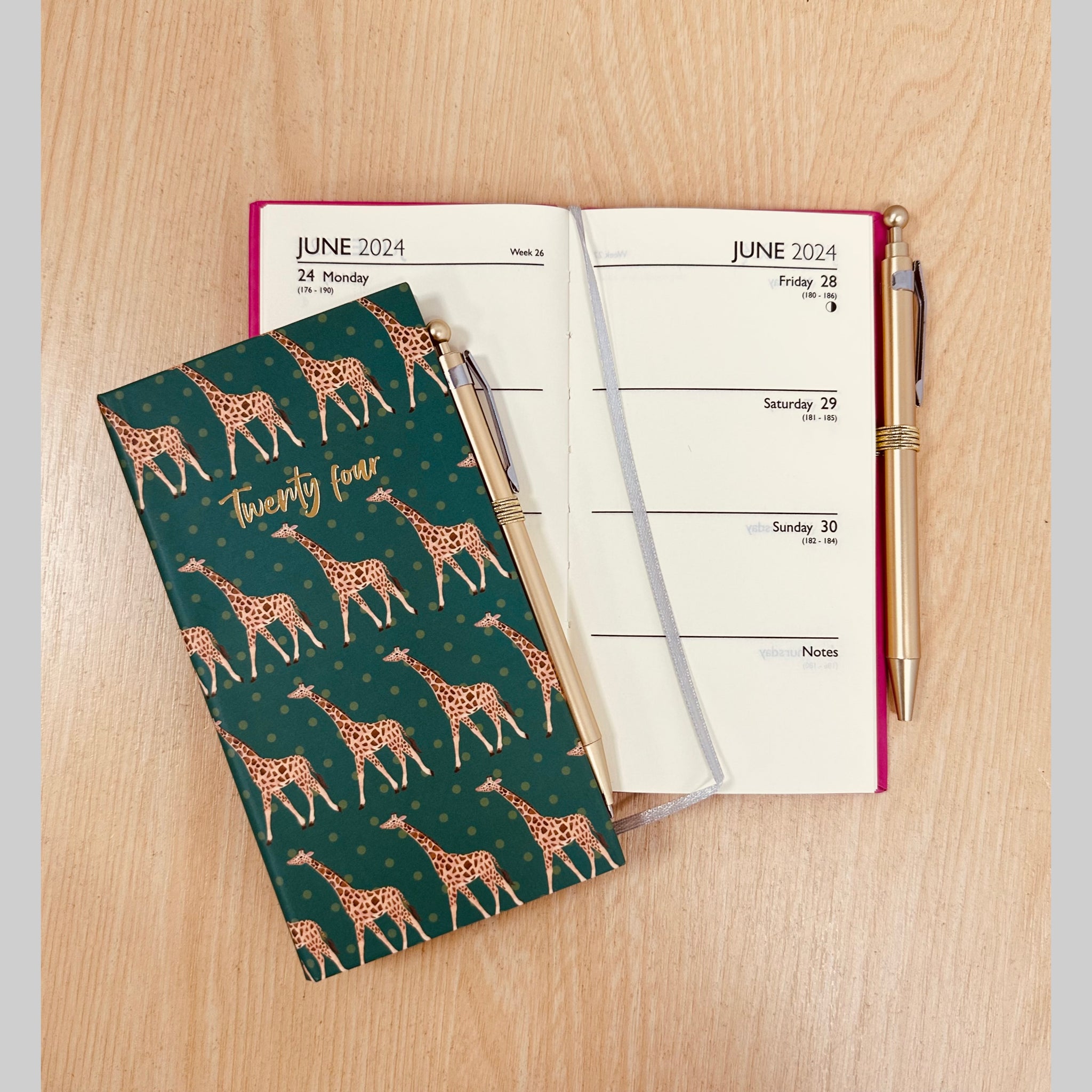 Beclen Harp 2026 Week To View/WTV Padded Hardback Slim Diary with Pen Planner Gift
